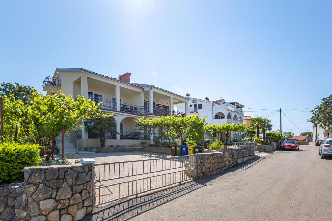 Apartment Ana Вантачичи Екстериор снимка